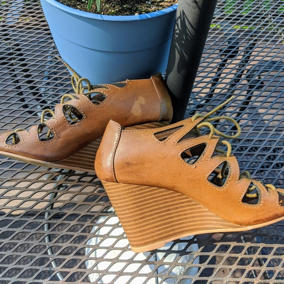 MIA girl "Mildred" ankle wedge, Size 7 - Picture 8 of 8